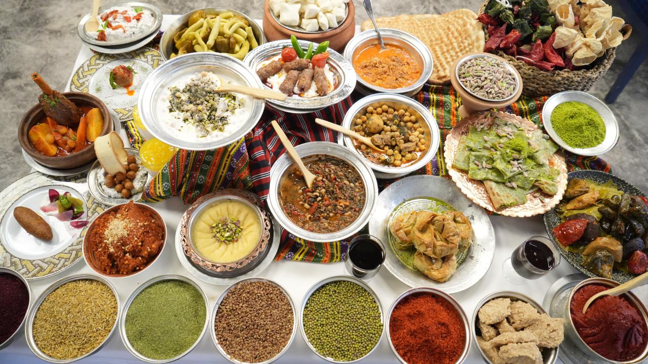 Köz domates biberli makarna - Yemektesin tarafından